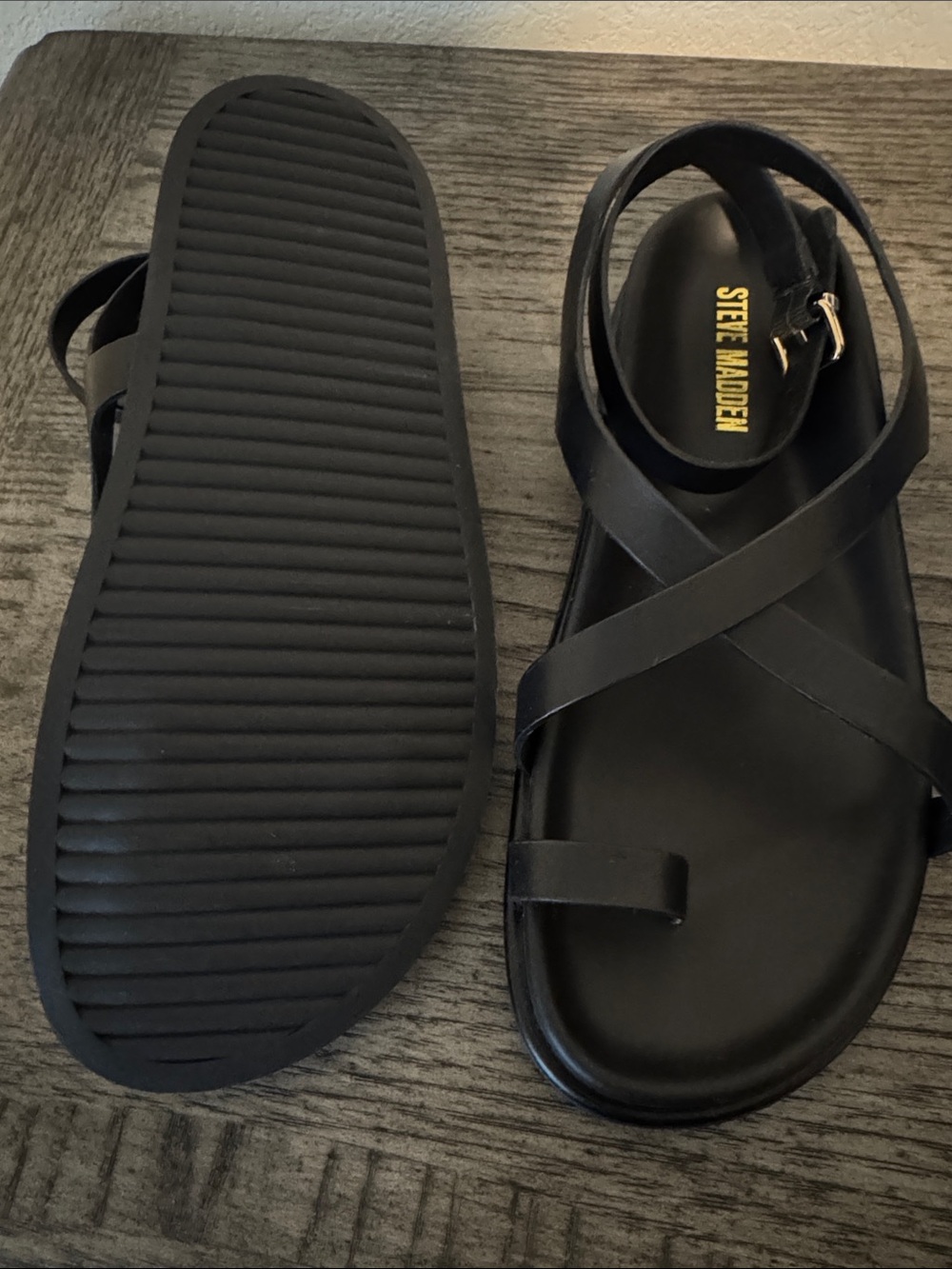 Steve Madden Black Crisscross Toe-Loop Sandals NWOT - Picture 3 of 4